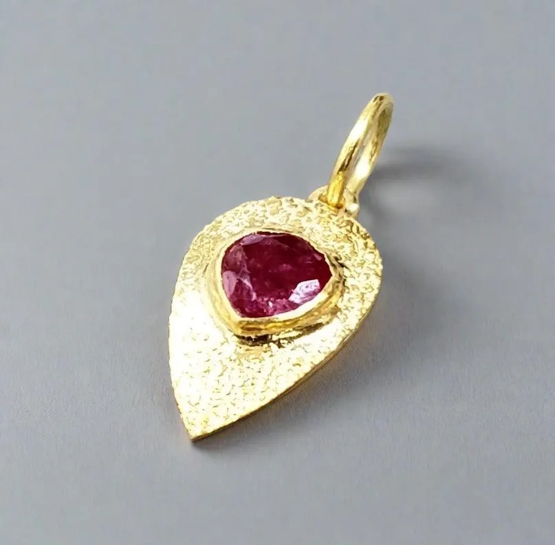 18k Gold Natural Ruby Pendant