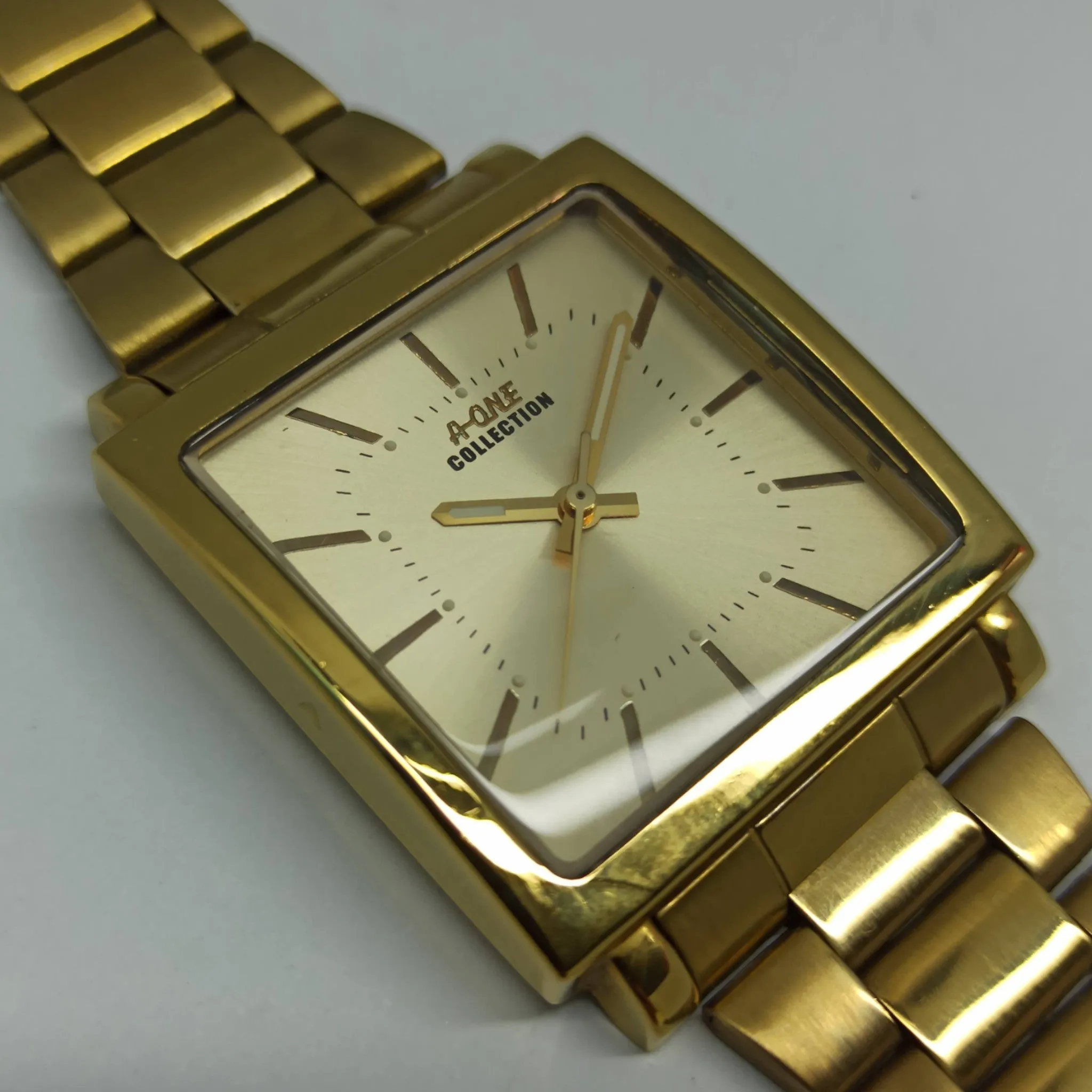 A-One Collection - Original - Golden - Unisex Watch.