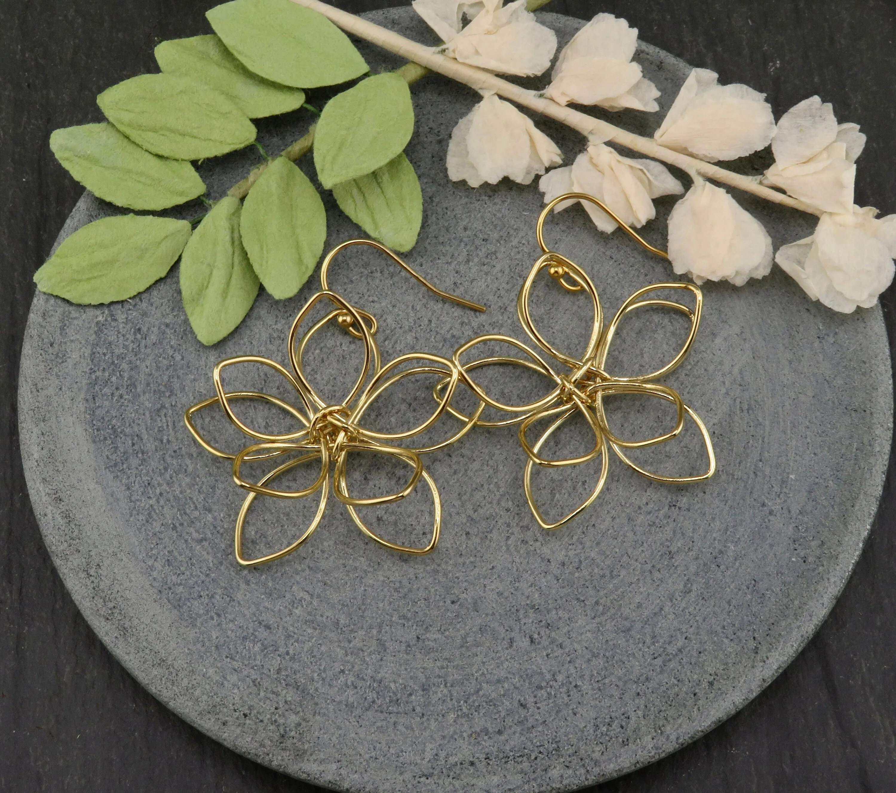 Airy Flower Earrings - Gold
