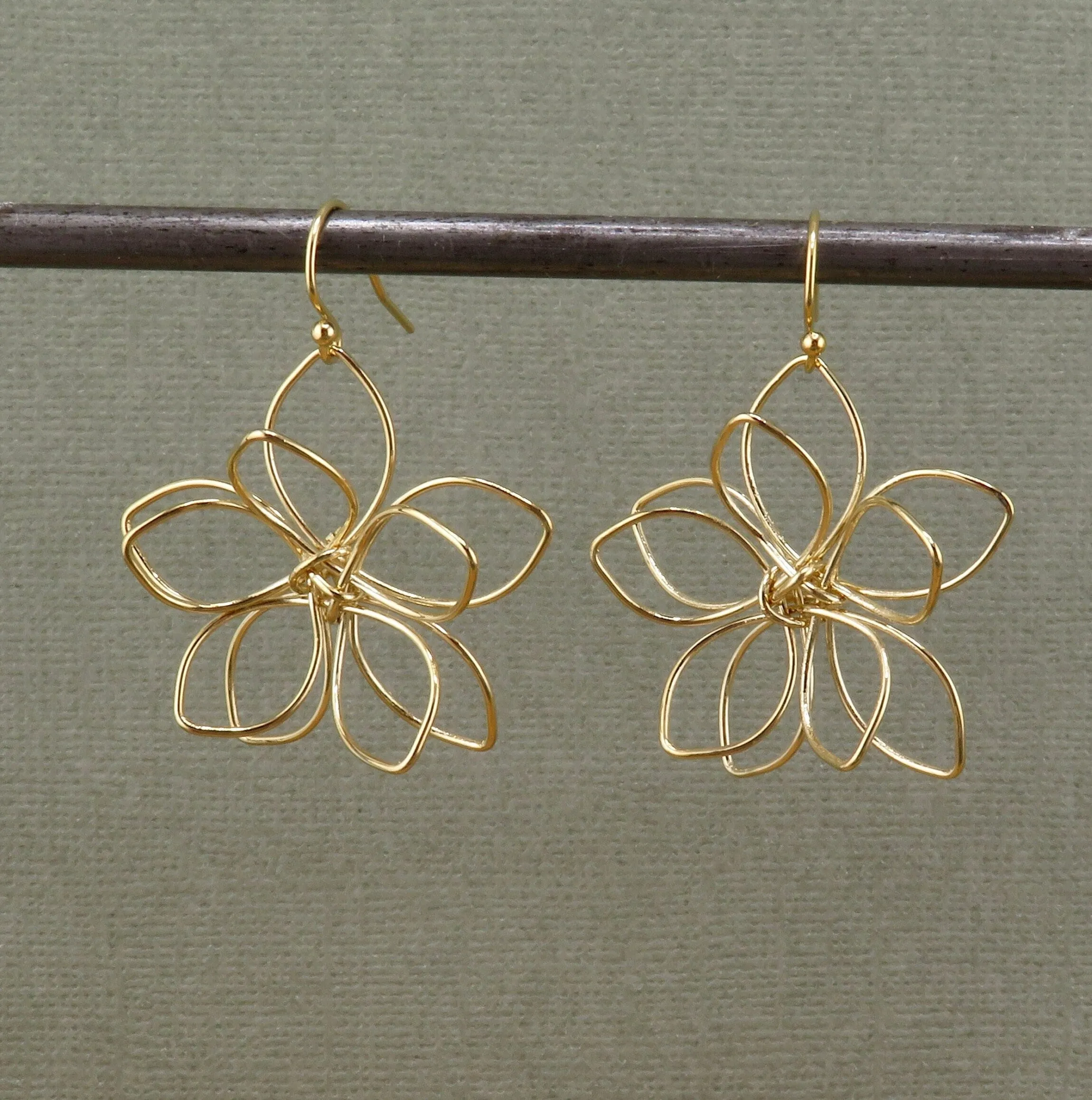 Airy Flower Earrings - Gold