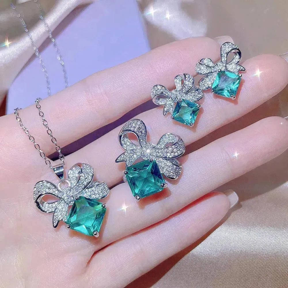 Bright Peacock Emerald Ring White Gold Plated