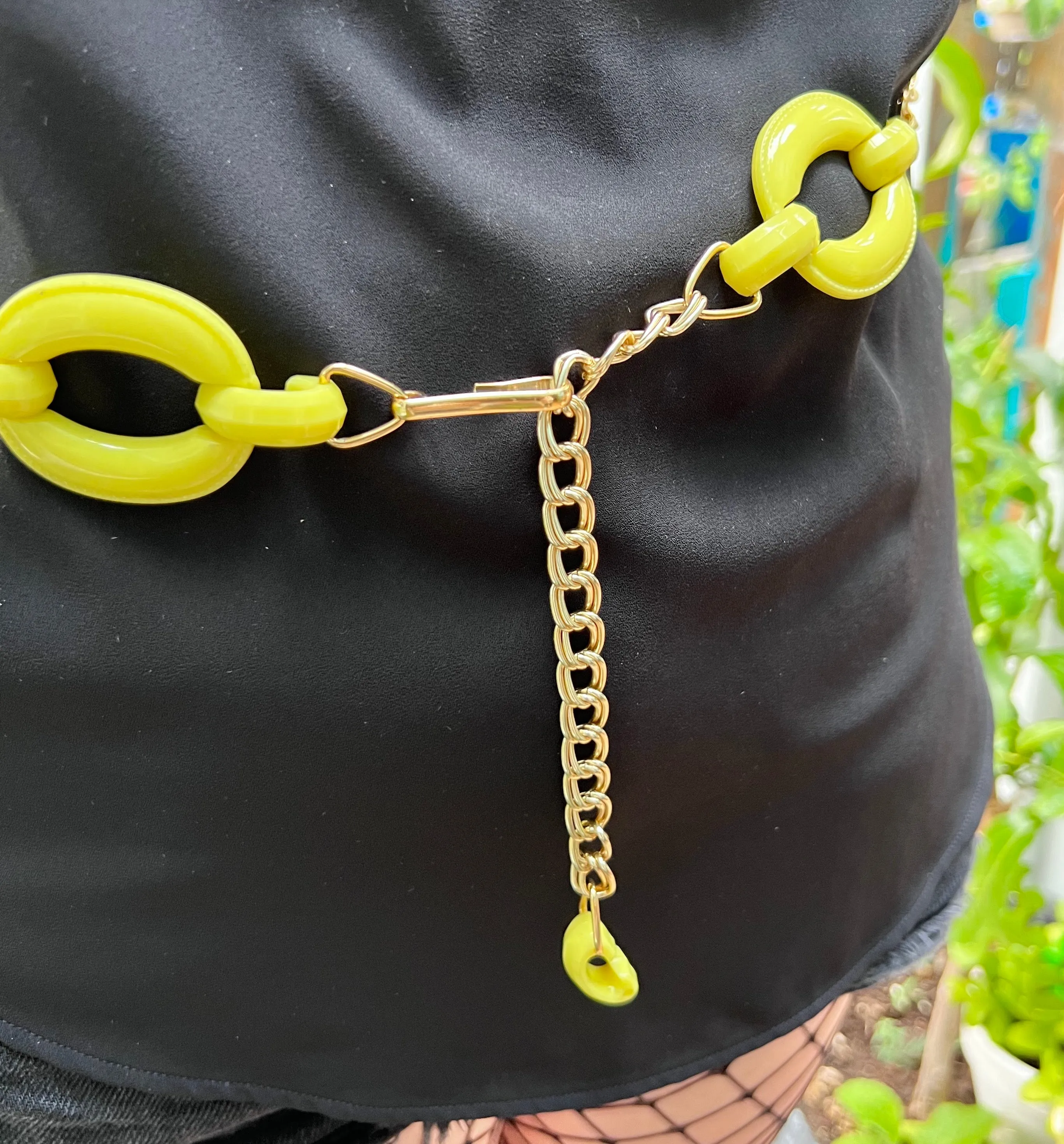 Confident and Colourful 1950s / 60s Chain Belt - 33-40"