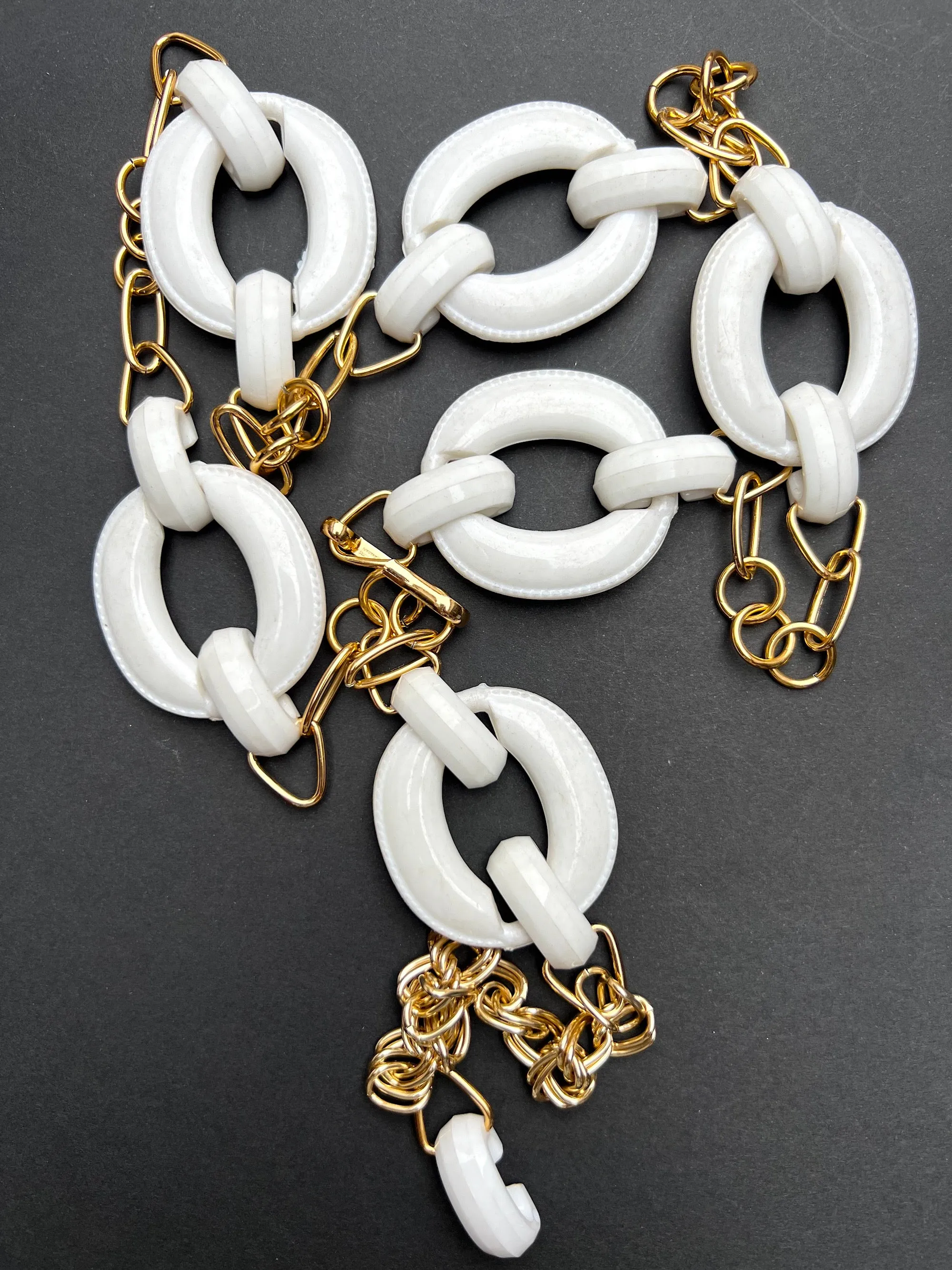Confident and Colourful 1950s / 60s Chain Belt - 33-40"