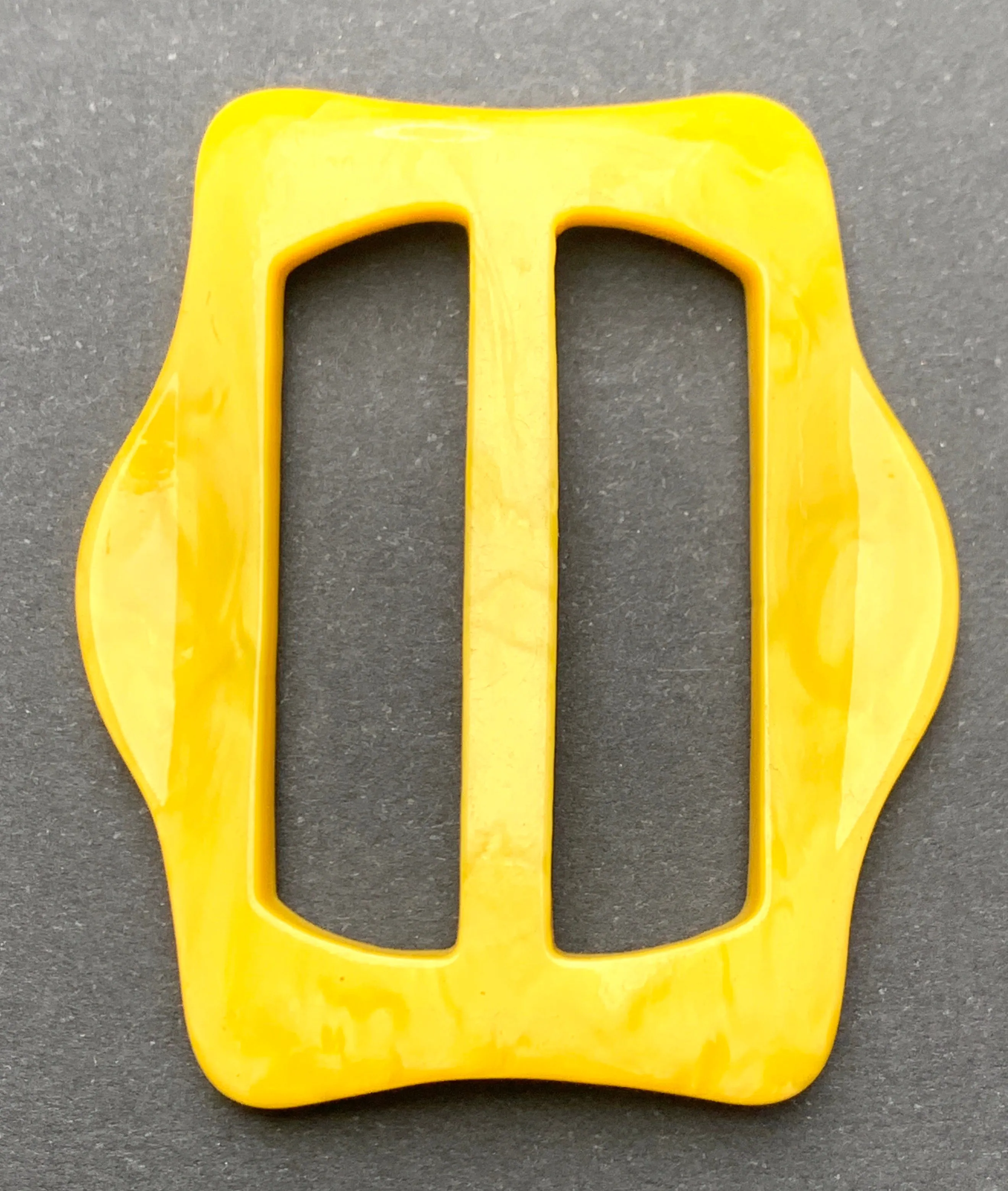 Corn Yellow 1940s French Casein  4.5cm Buckle