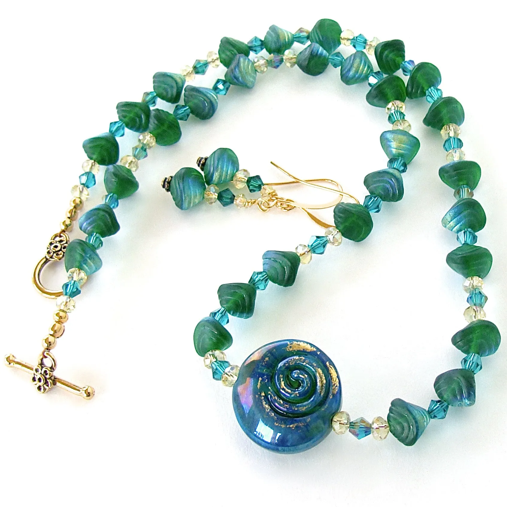 Halia: Green Shell Necklace Set