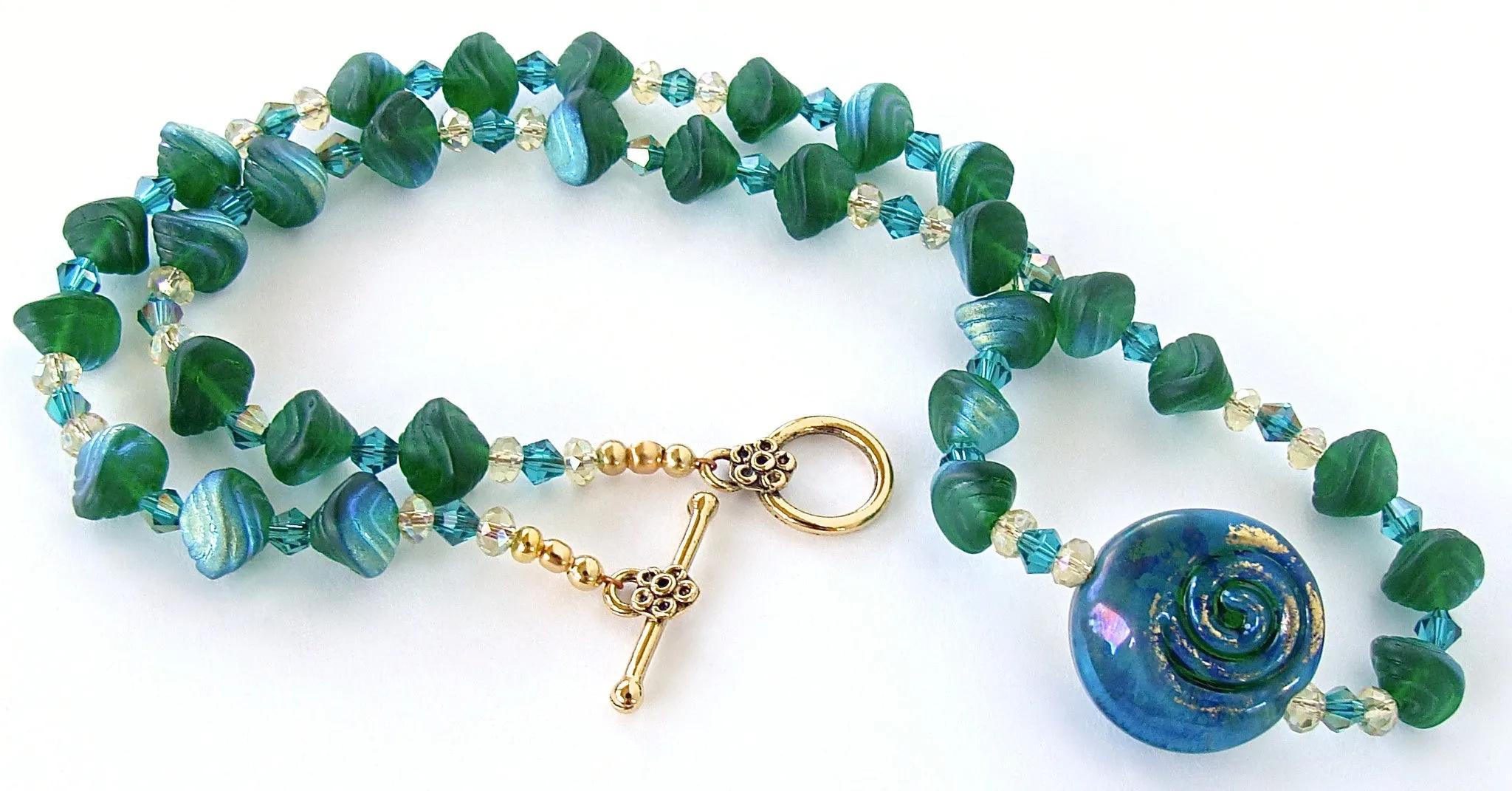 Halia: Green Shell Necklace Set