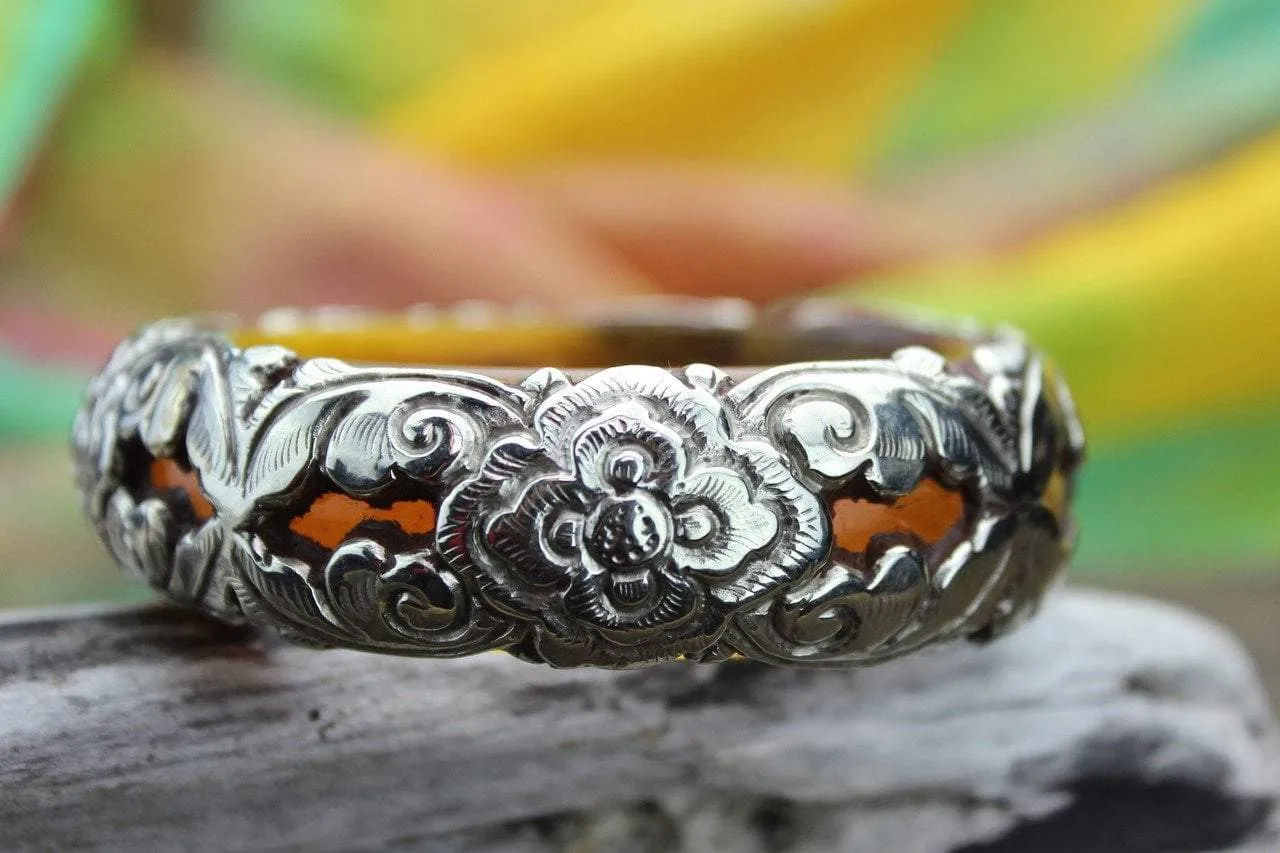 Large Tibetan Copal Lotus Bracelet