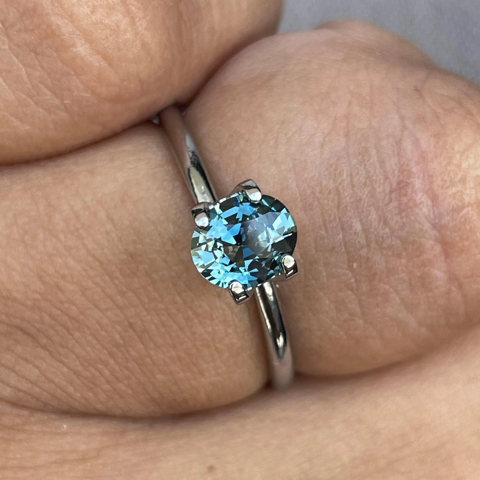 Mermaid Blue Green Sapphire For Ring. 1.00crt