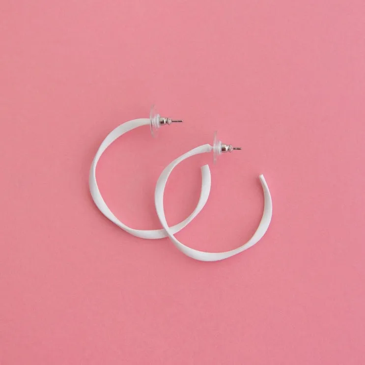 Twisted Hoop Earring Midi White
