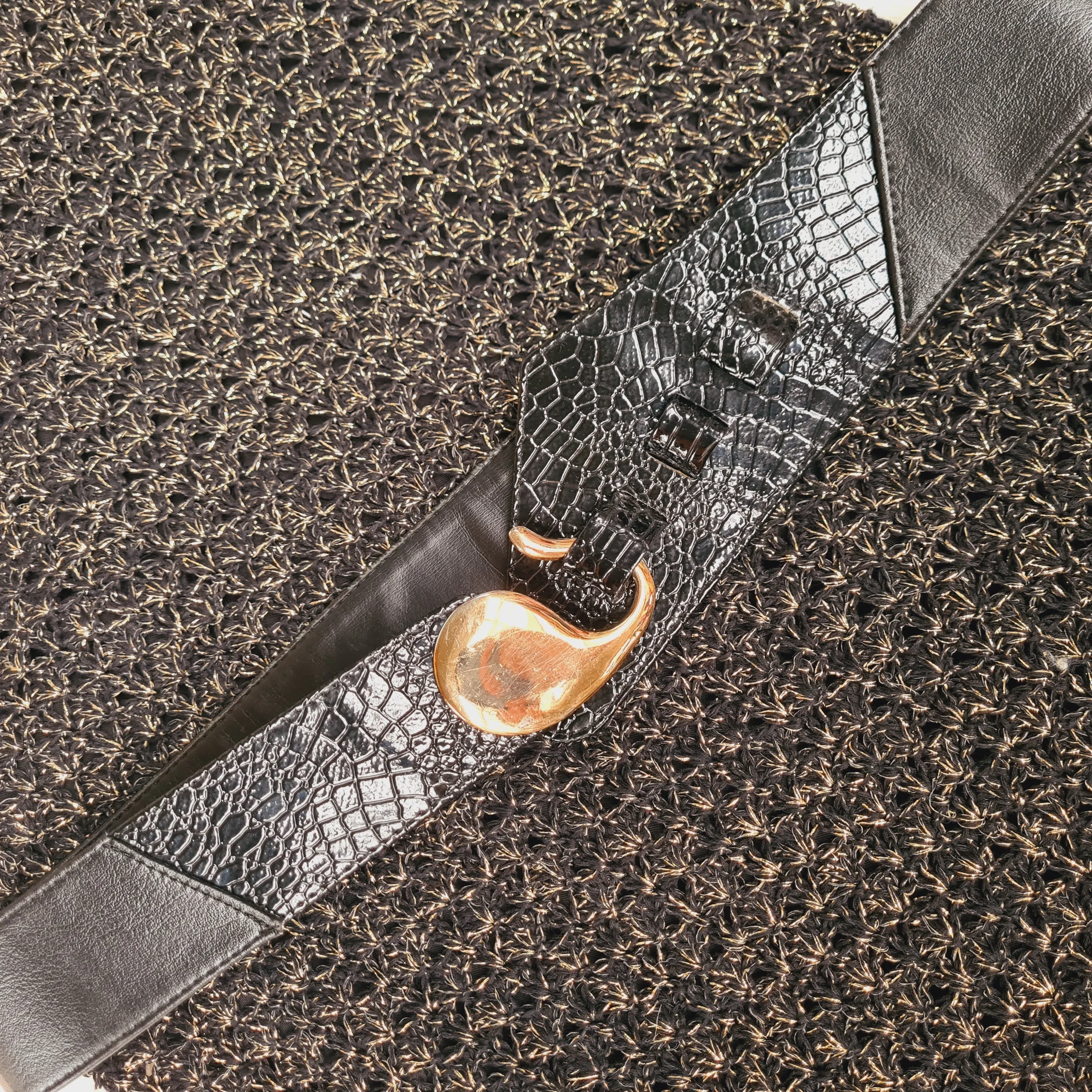 Vintage 80s belt with gold buckle